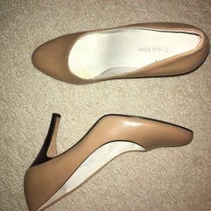 Nude pumps